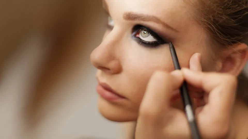 16 Best Black Eyeliner in 2023: Must Read It!