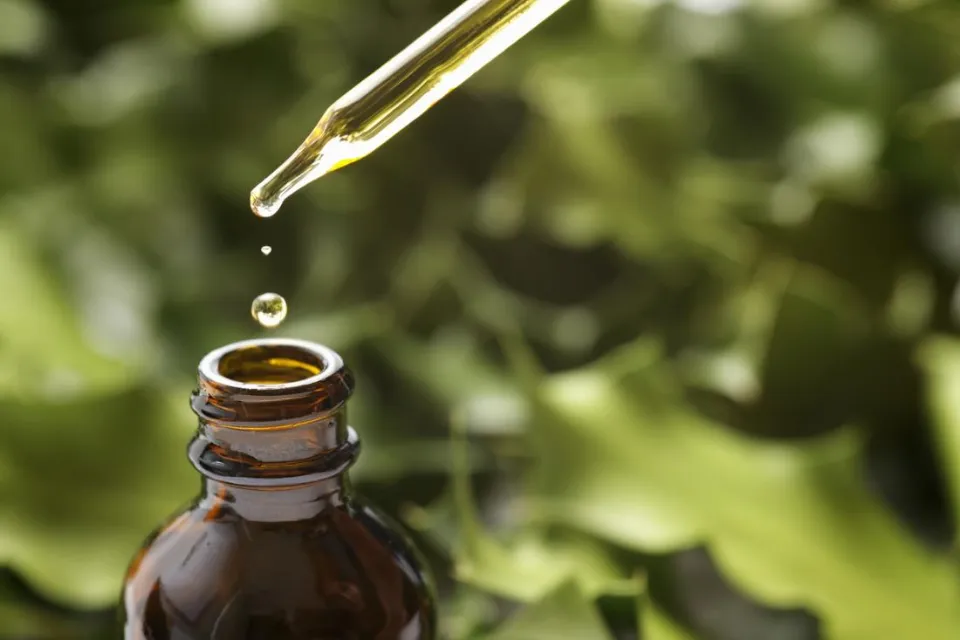 How to Use Vitamin E Oil on Face