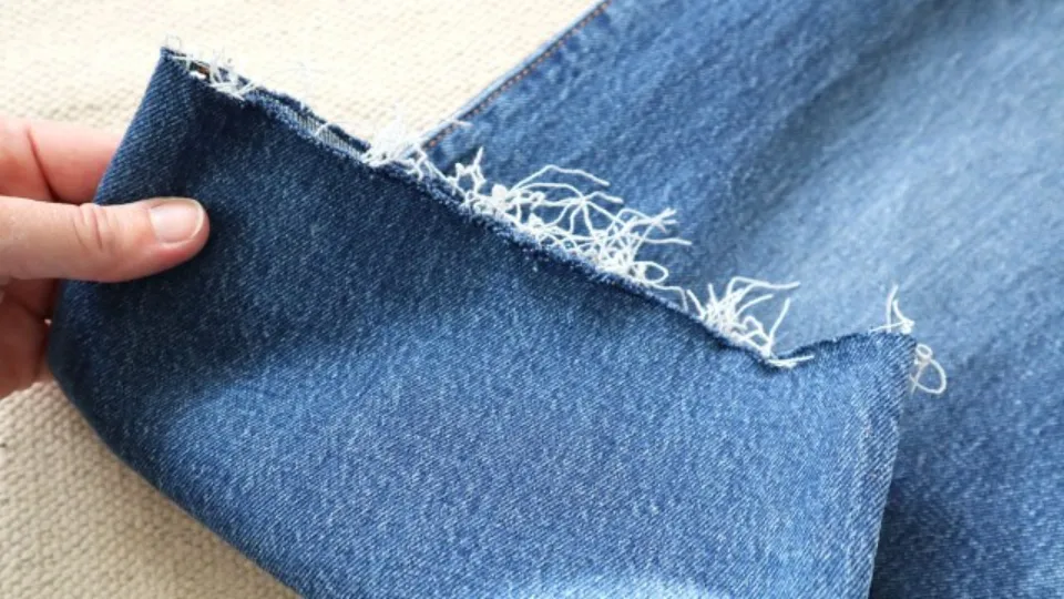 how to fray bottom of jeans