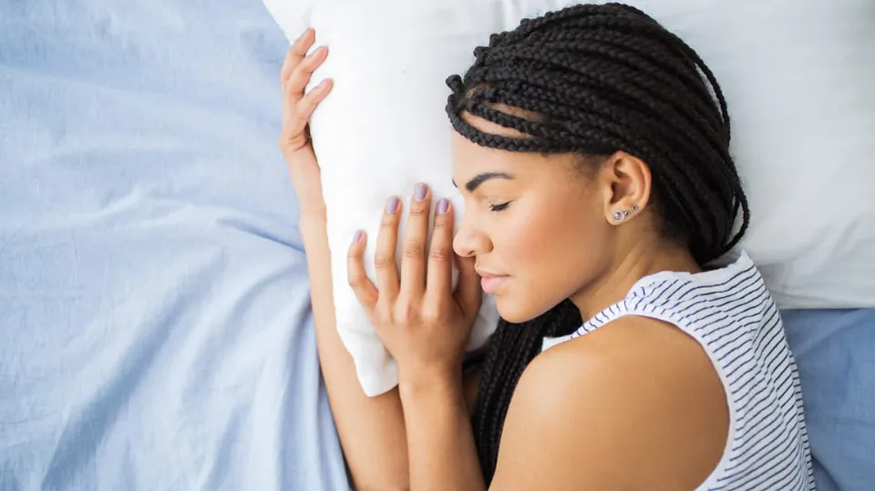 How to Sleep With Knotless Braids