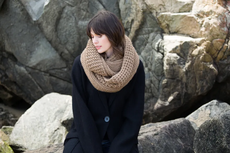 How to Tie An Infinity Scarf? 13 Creative Ways