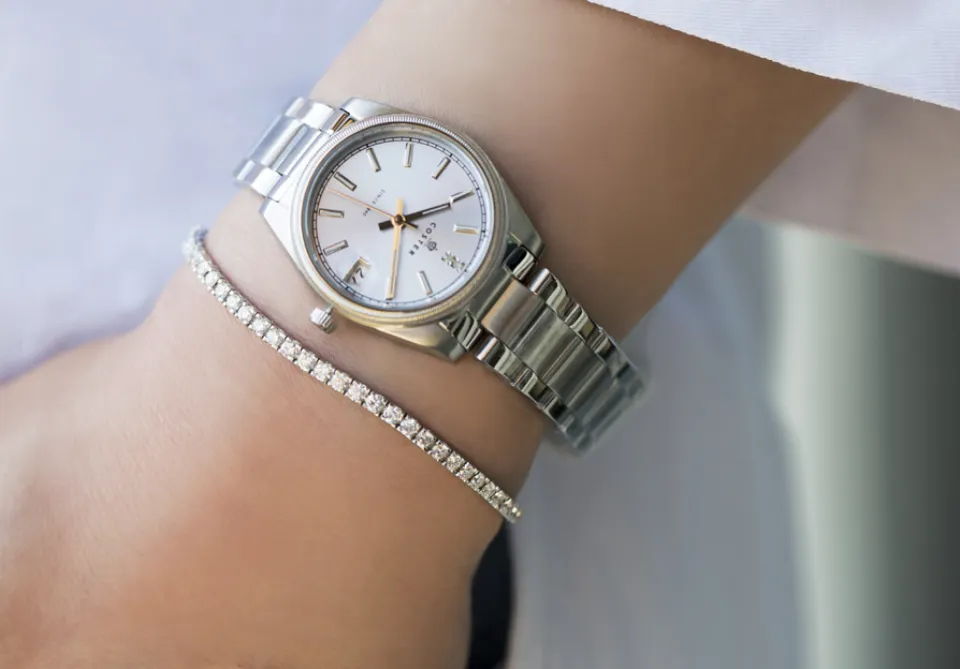 How to Wear a Tennis Bracelet With a Watch? 5 Tips