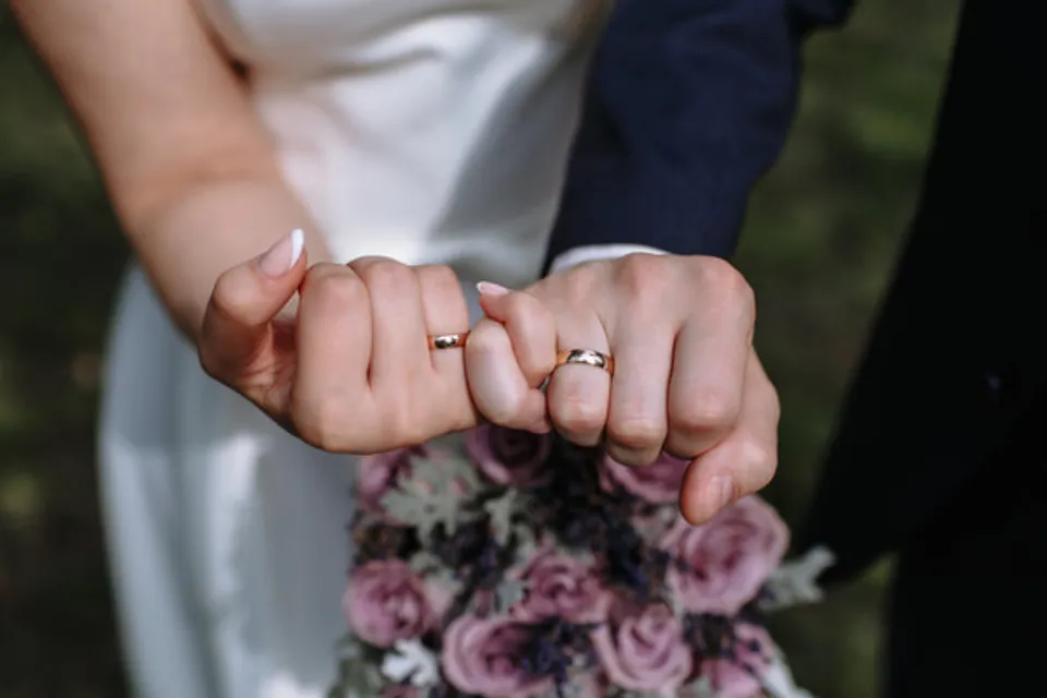 Promise Rings vs Engagement Rings