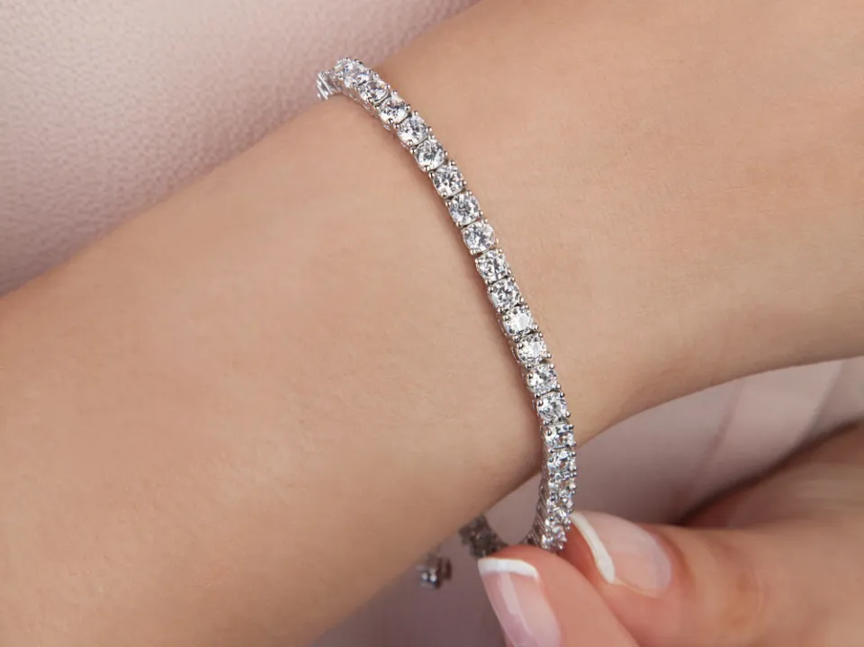 How to Buy a Diamond Tennis Bracelet