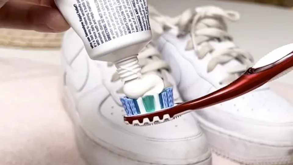 How to Clean White Sneakers