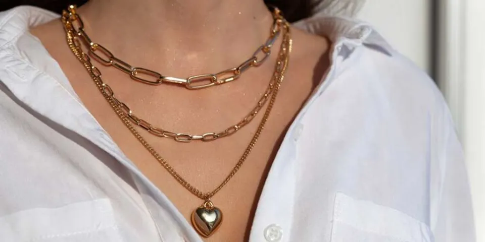 How to Layer Chain Necklaces