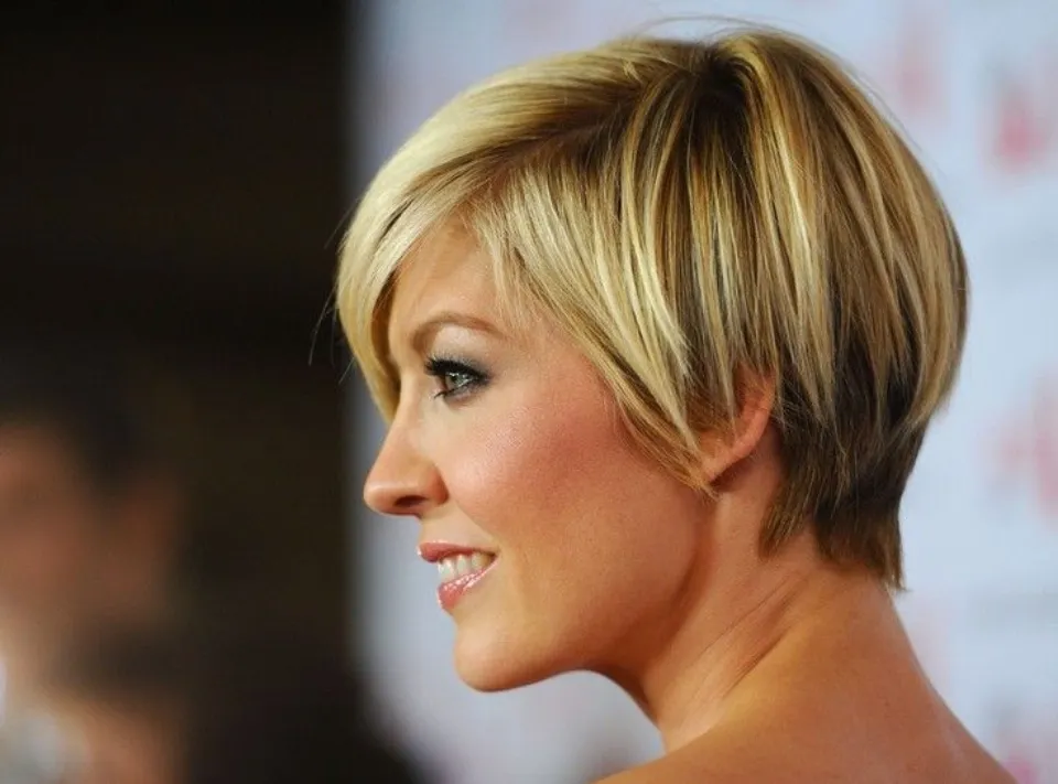 Short Straight Hairstyle