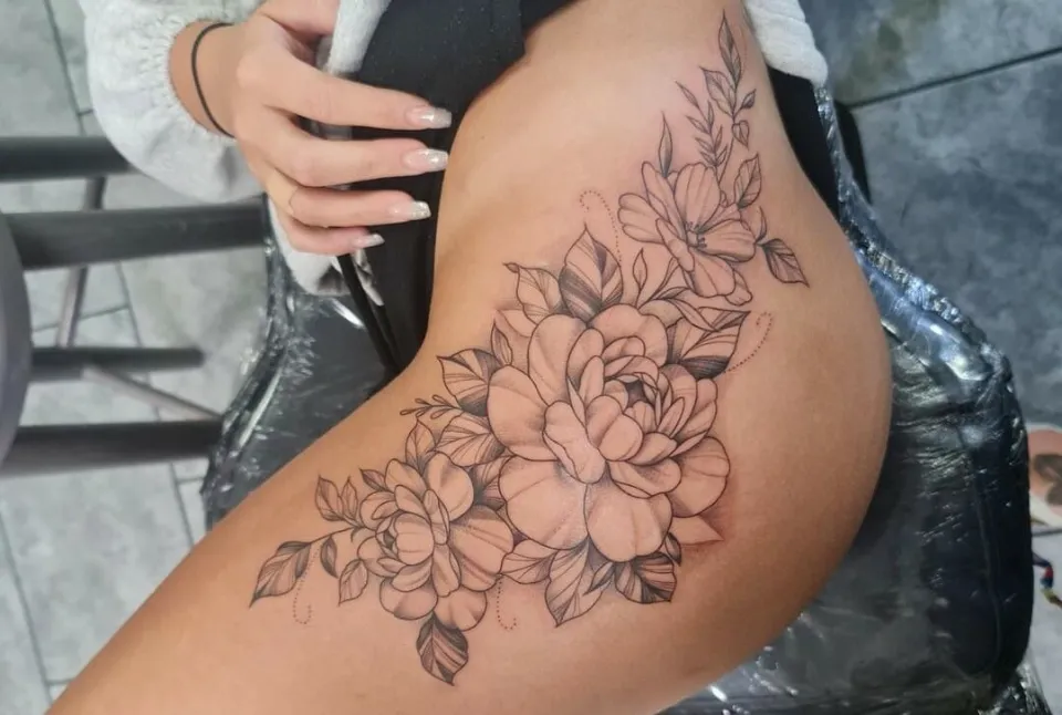 10 Attractive Thigh Tattoo for Women in 2023: Must Read It!