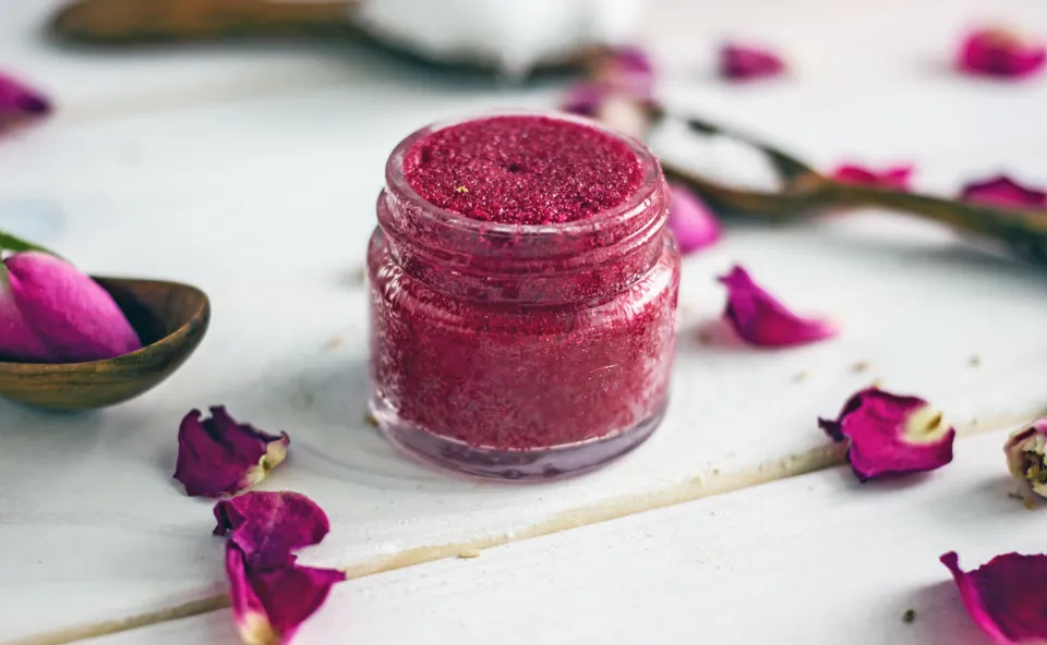 4 Benefits of Lip Scrub: What You Need to Know