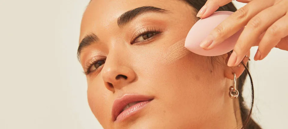 How to Apply Foundation on Dry Skin? 6 Expert Tips
