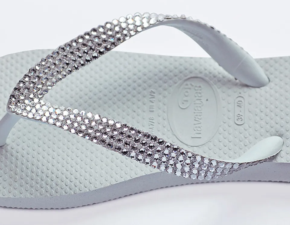 How to Decorate Flip Flops With Loose Rhinestones