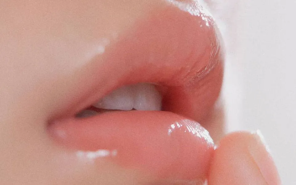 How to Use a Lip Scrub