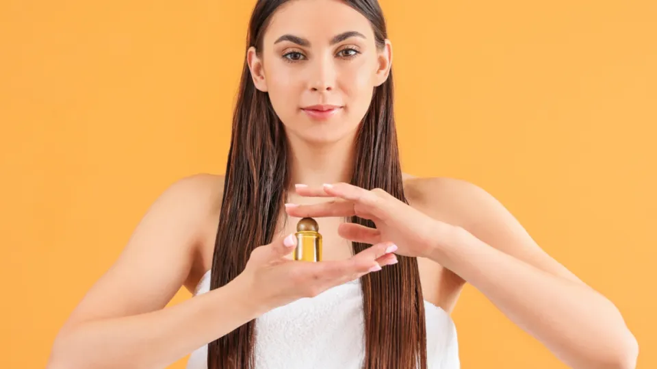 What is Dry Body Oil? Benefits, Cautions and More