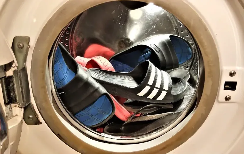 how to clean smelly flip flops