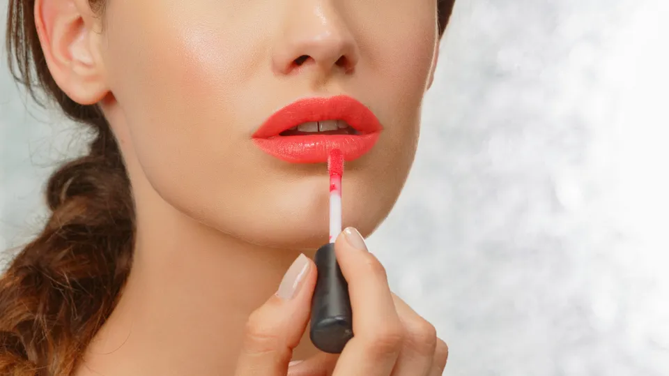 How to Apply Liquid Lipstick