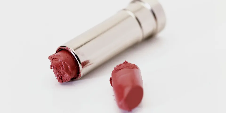 How to Avoid a Broken Lipstick