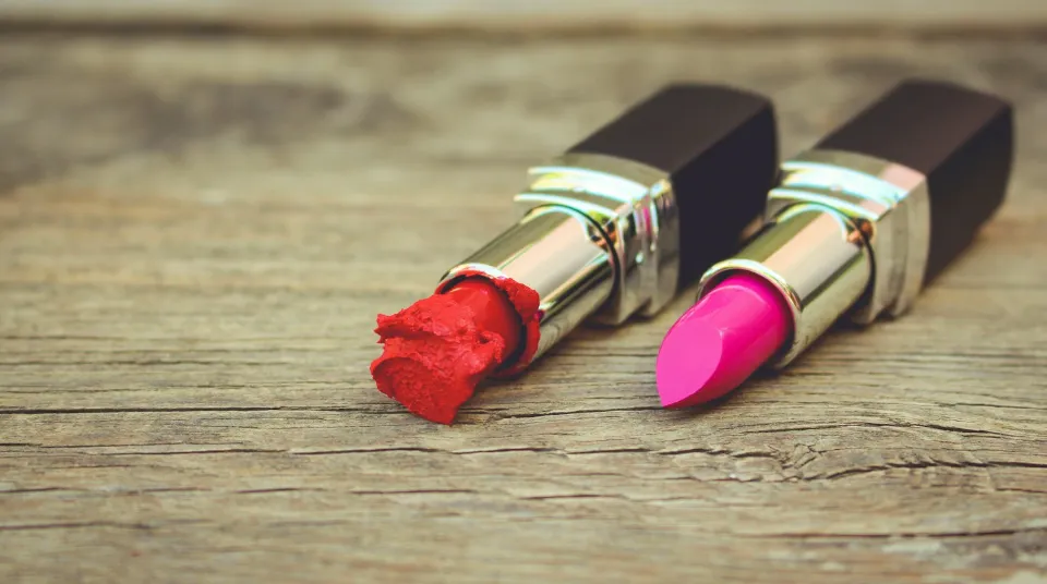 How to Fix Broken Lipstick? Step-by-Step Guide