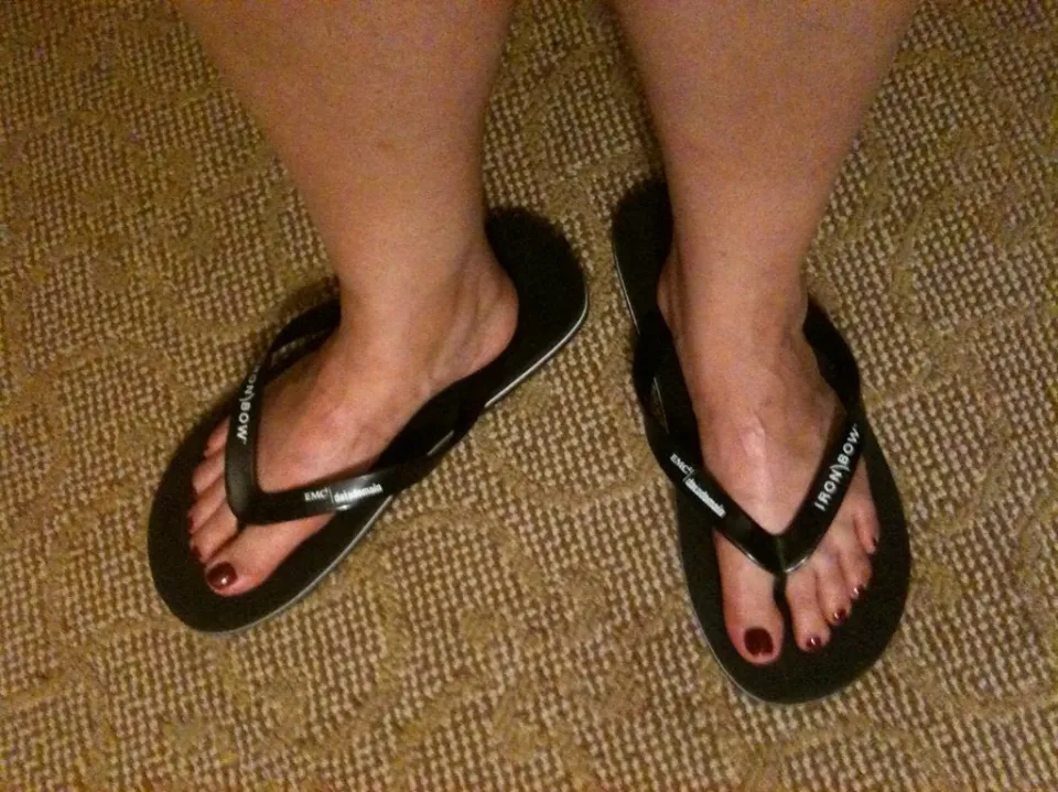 how flip flops should fit