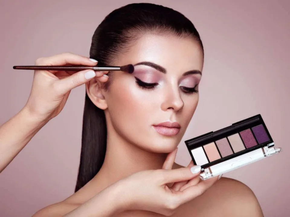 How to Apply Eyeshadow? Your Ultimate Guide
