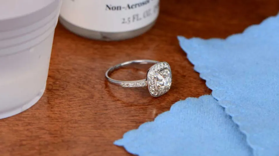 How to Clean Diamond Ring
