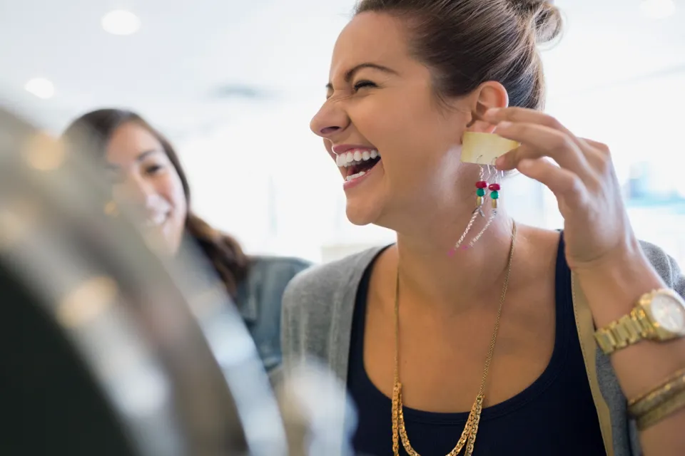 How to Remove Earrings