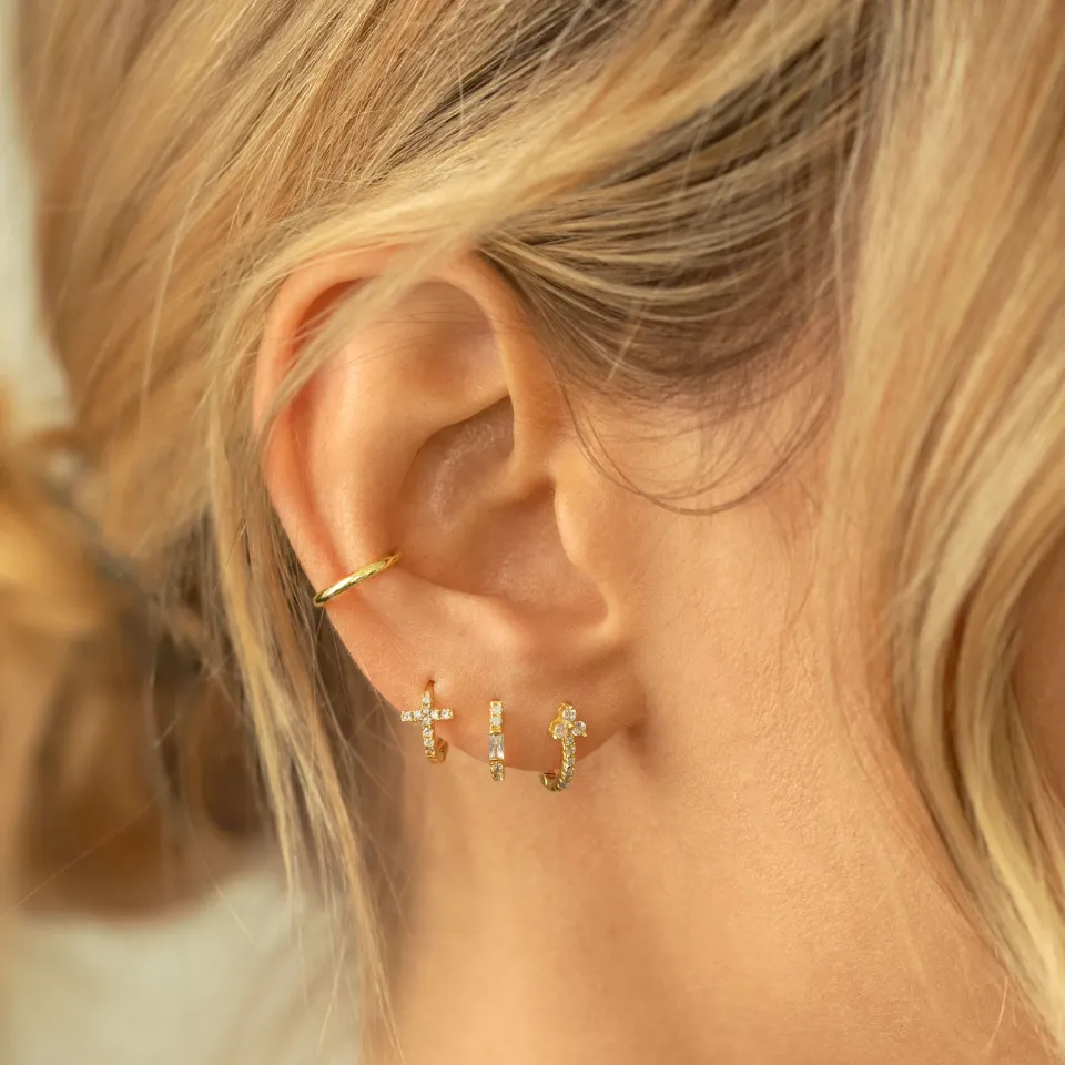 How to Wear Huggie Earrings