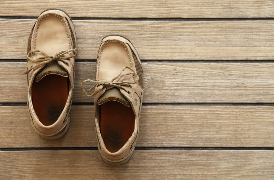 how to clean Sperry shoes