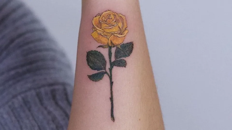 what does a rose hand tattoo mean
