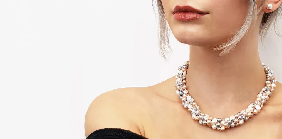 Are Pearl Necklaces in Style 2023
