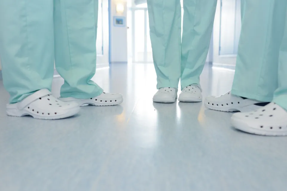 Can Nurses Wear Crocs