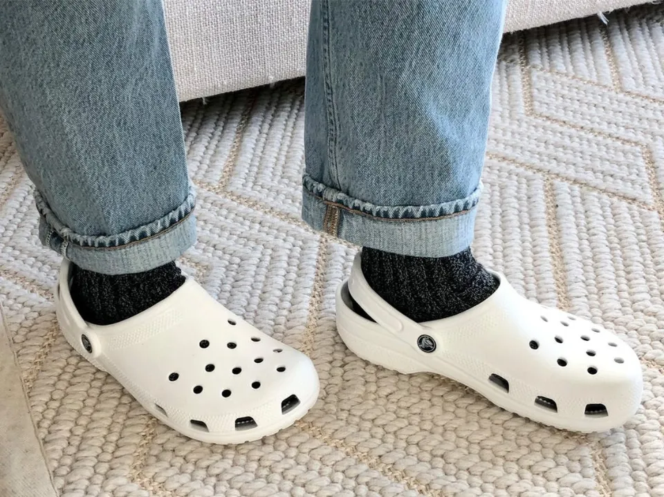 How Should Crocs Fit