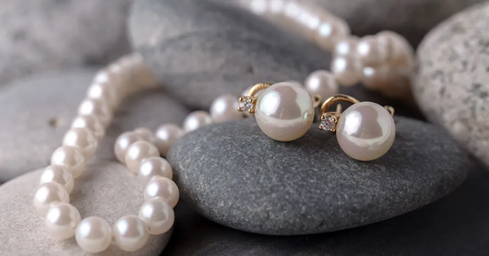 How to Clean Pearl Necklace