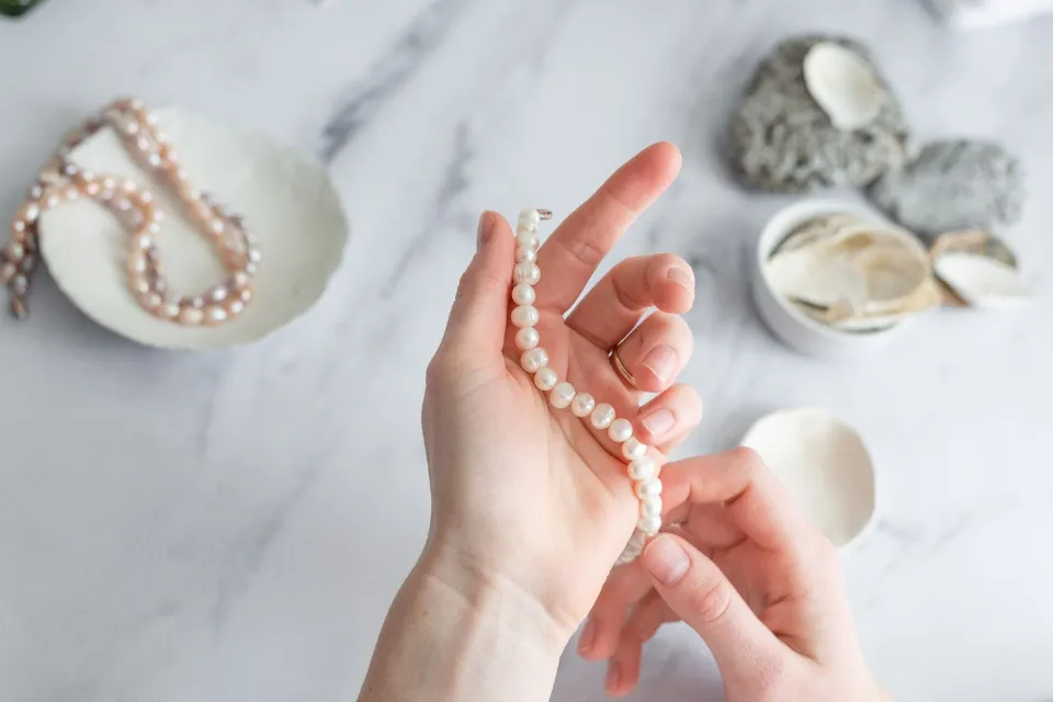How to Clean Pearl Necklaces