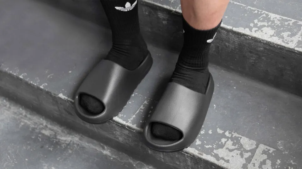 How to Style Yeezy Slides? Creative Outfit Ideas 2023 - After SYBIL
