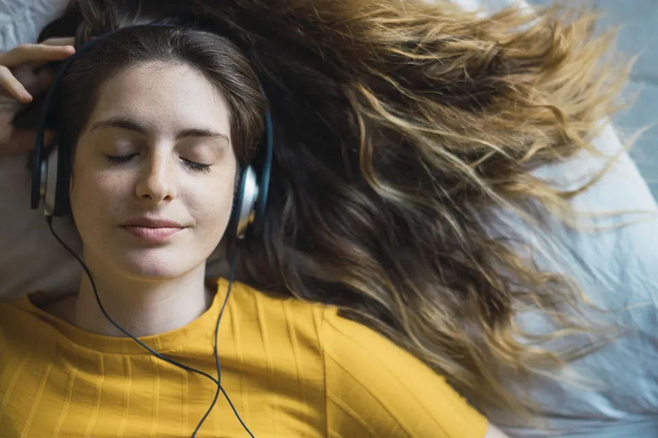 How to Treat Hair Loss Caused by Headphones