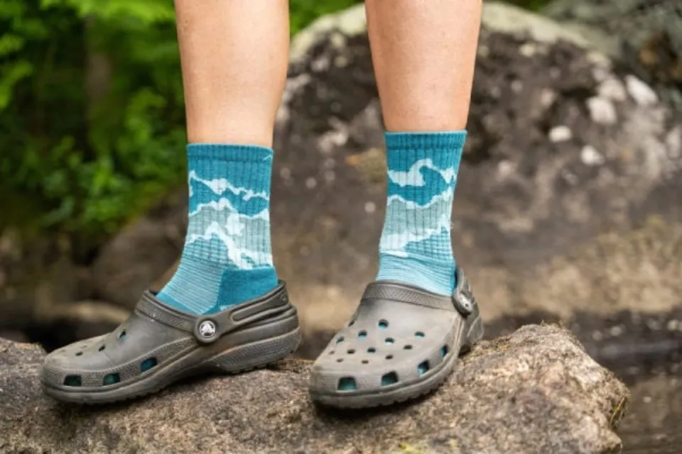 How to Wear Socks With Crocs