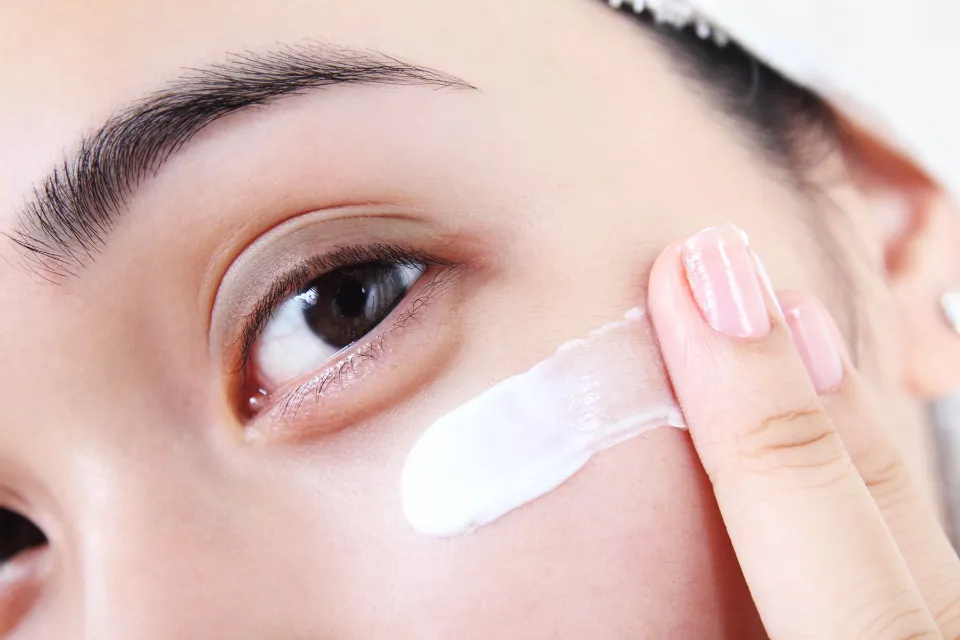 How-to-Use-Eye-Cream