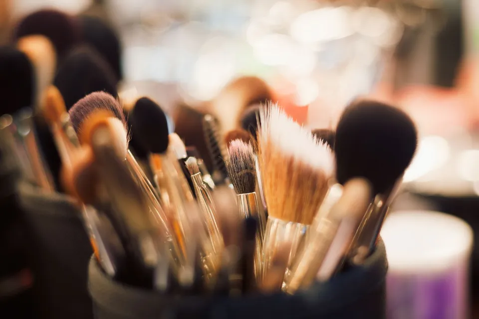 How to Dry Makeup Brushes