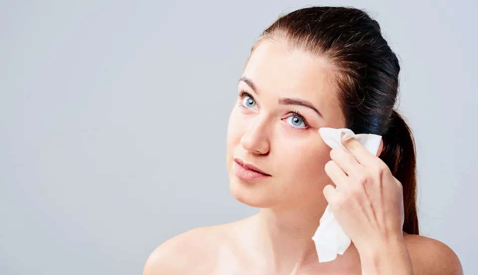 Are Makeup Wipes Bad for Your Skin? Things to Know