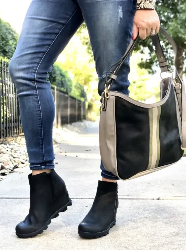 How to Style Sorel Wedge Boots With Jeans