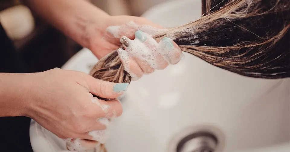 How to Use Blue Shampoo